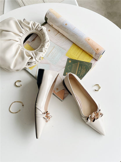 Effortlessly Elegant Garment with a Timeless Design