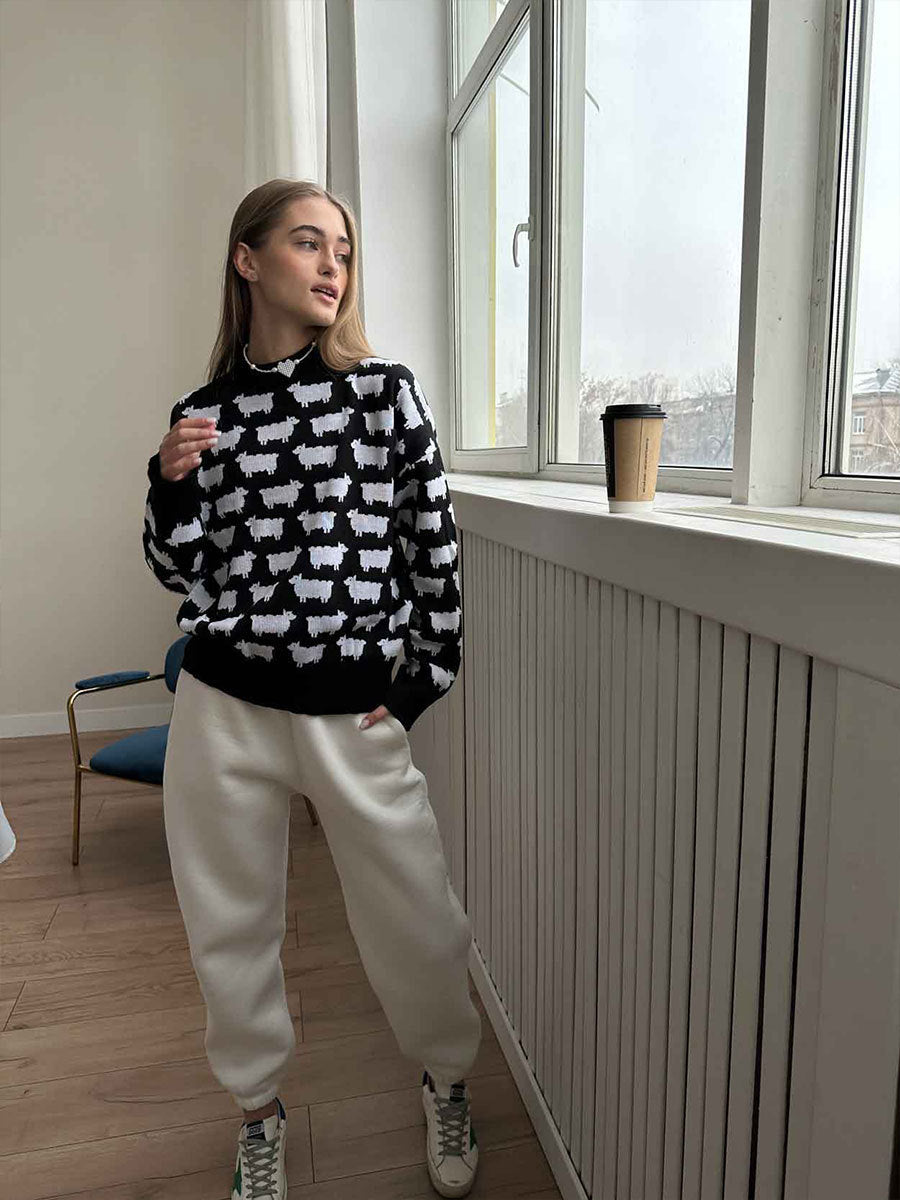 Effortlessly Elegant Sweater with a Timeless Design