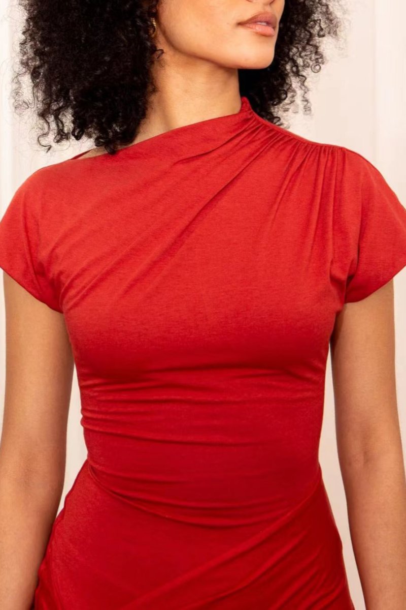 Well Tailored Dress with a Graceful Silhouette