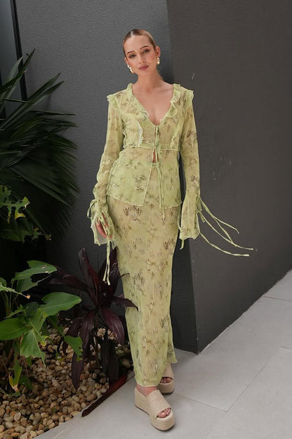Well Tailored Garment with a Graceful Silhouette