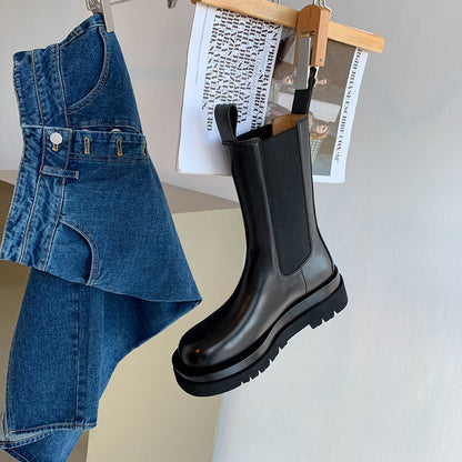 Well Tailored Boots with a Graceful Silhouette