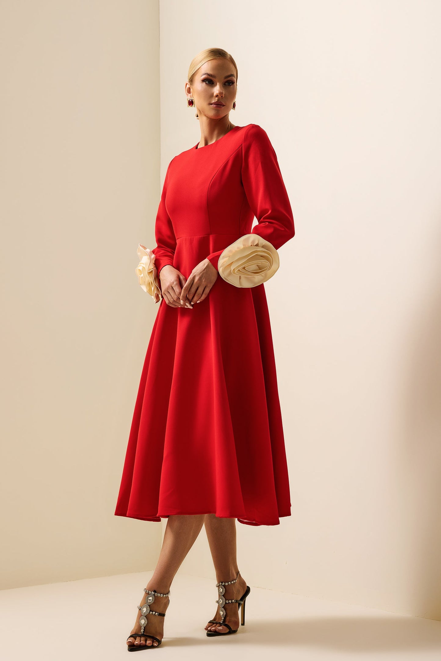 Effortlessly Elegant Dress with a Timeless Design