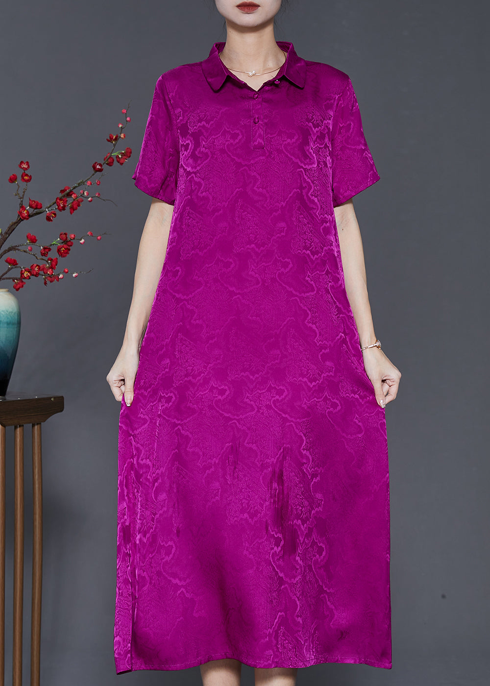 Beautifully Finished Dress in a Timeless Design
