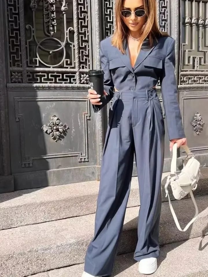 Well Tailored Pants with a Graceful Silhouette
