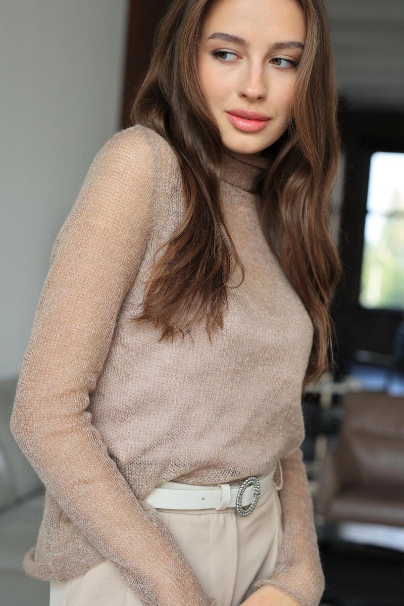 Well Tailored Pullover with a Graceful Silhouette