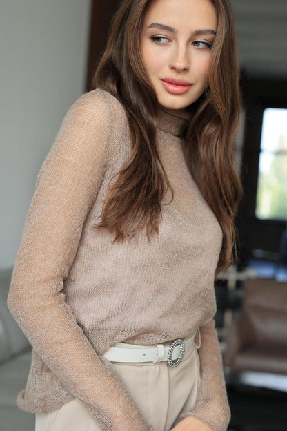 Well Tailored Pullover with a Graceful Silhouette