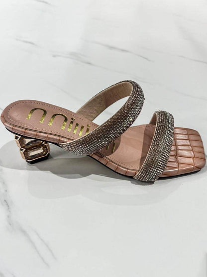 Well Tailored Sandals with a Graceful Silhouette