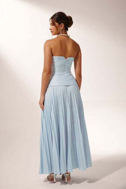 Effortlessly Elegant Garment with a Timeless Design