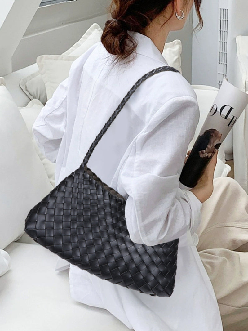 Gracefully Styled Bag for Any Occasion