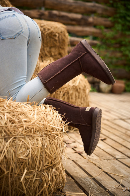 Well Tailored Boots with a Graceful Silhouette