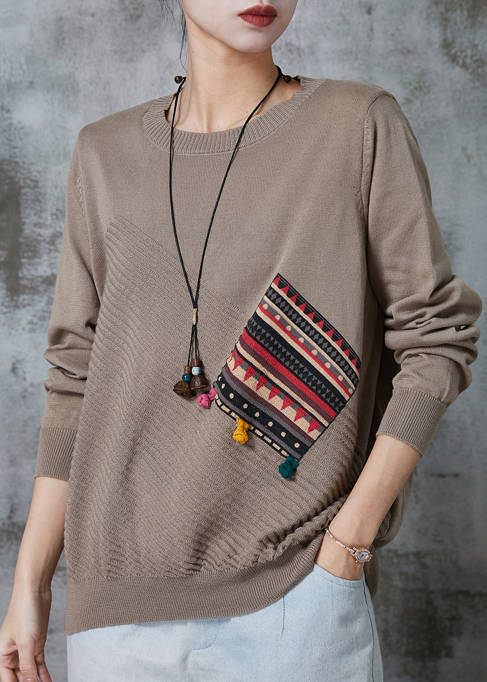 Effortlessly Elegant Sweater with a Timeless Design