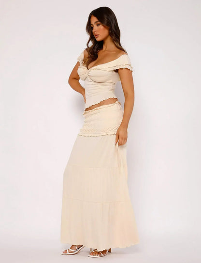 Well Tailored Top with a Graceful Silhouette