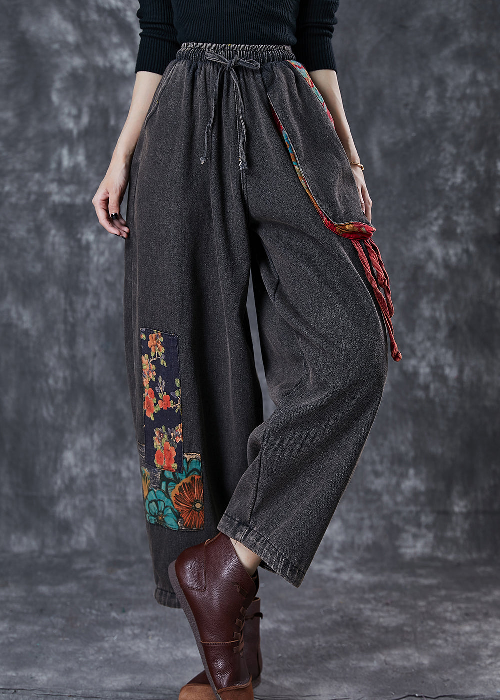 Effortlessly Elegant Pants with a Timeless Design