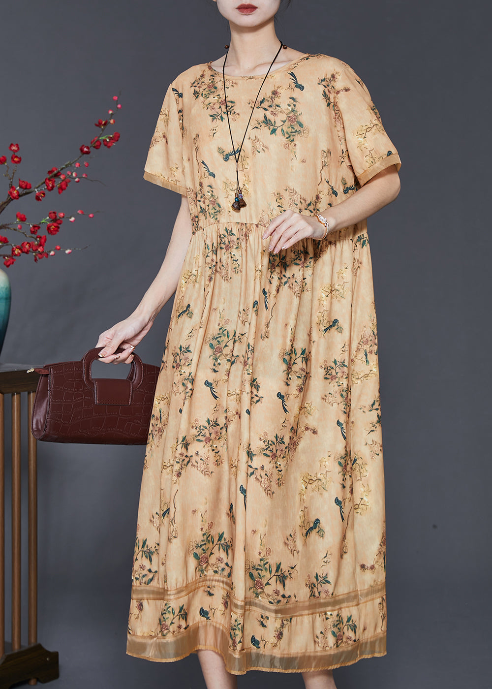 Effortlessly Elegant Dress with a Timeless Design