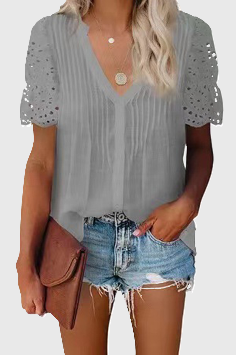 Effortlessly Elegant Top with a Timeless Design