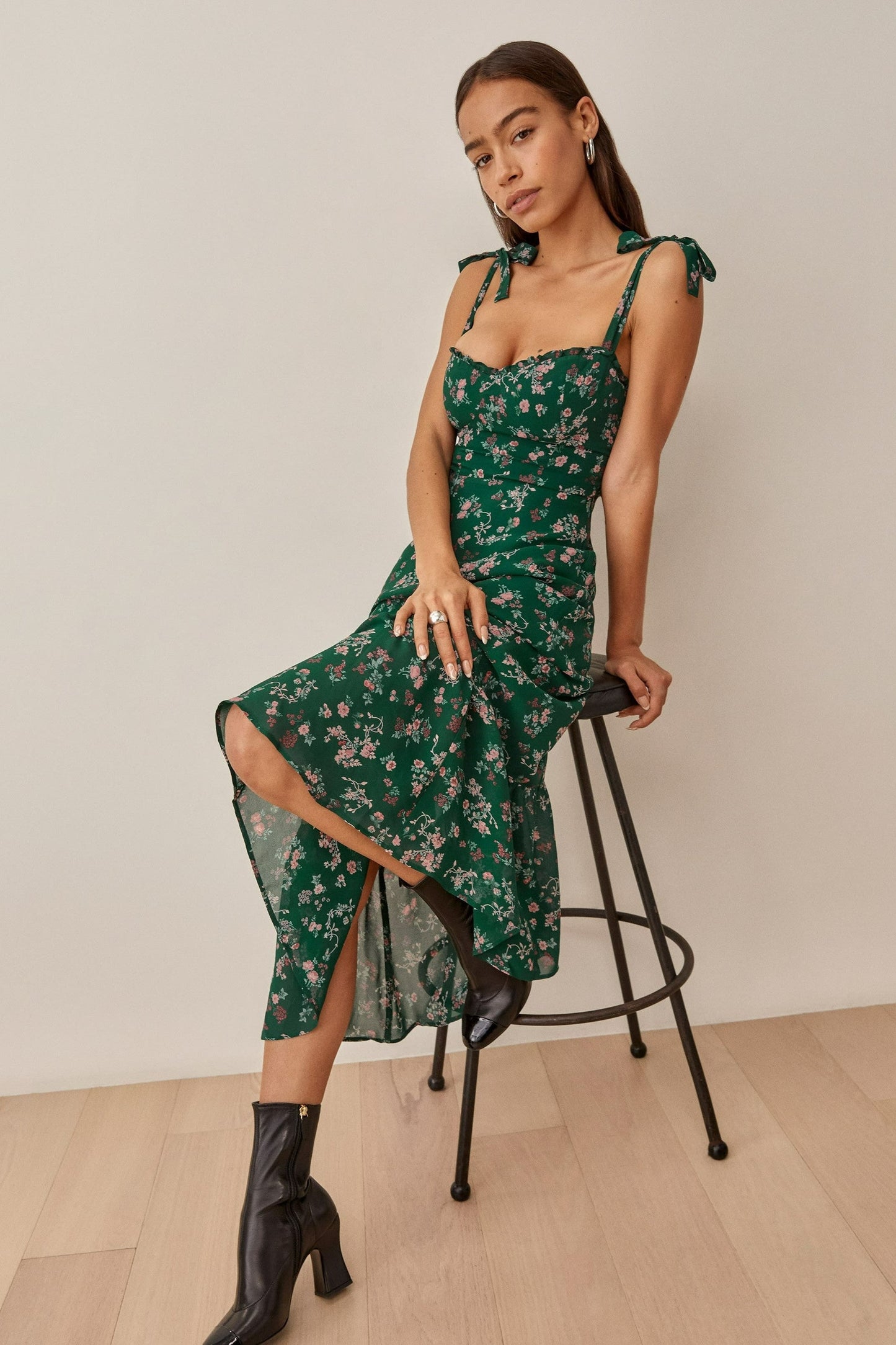 Classic Vintage Dress with a Flattering Fit