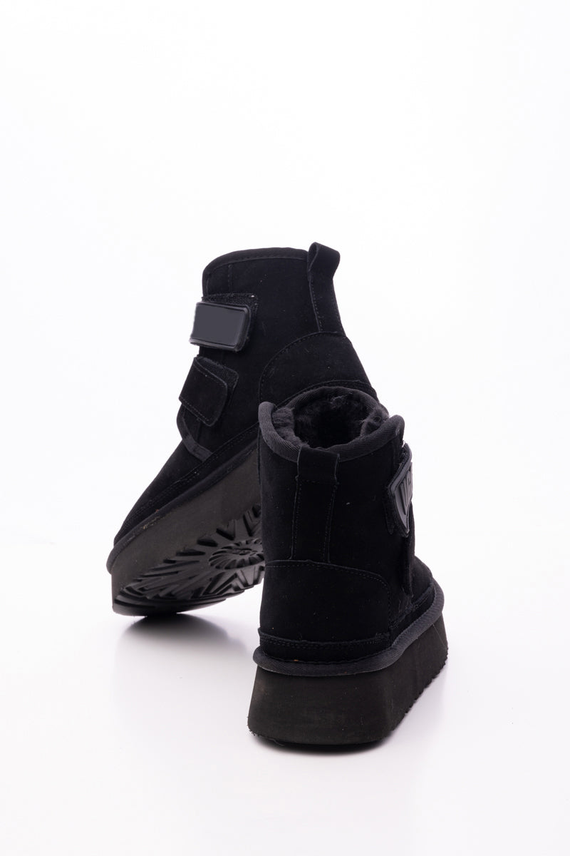 Well Tailored Boots with a Graceful Silhouette