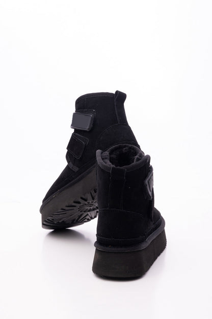 Well Tailored Boots with a Graceful Silhouette