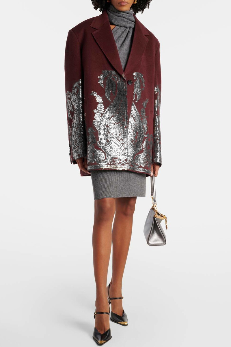 Effortlessly Elegant Garment with a Timeless Design