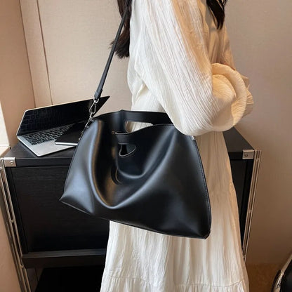 Gracefully Styled Bag for Any Occasion