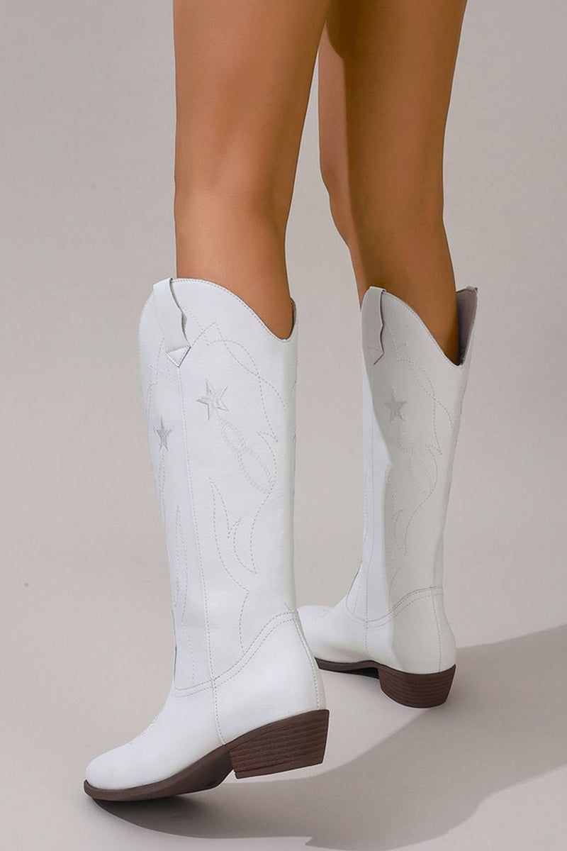 Effortlessly Elegant Boots with a Timeless Design