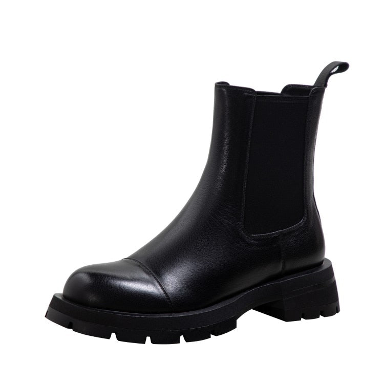 Effortlessly Elegant Boots with a Timeless Design