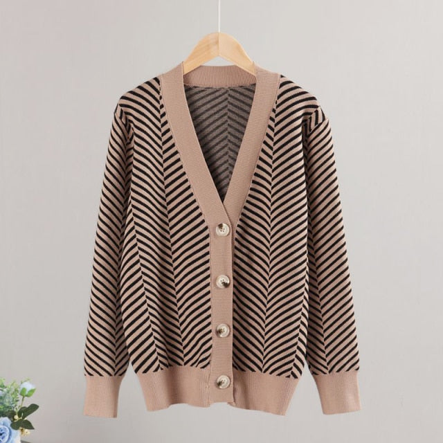 Elegantly Styled Cardigan for Everyday Wear