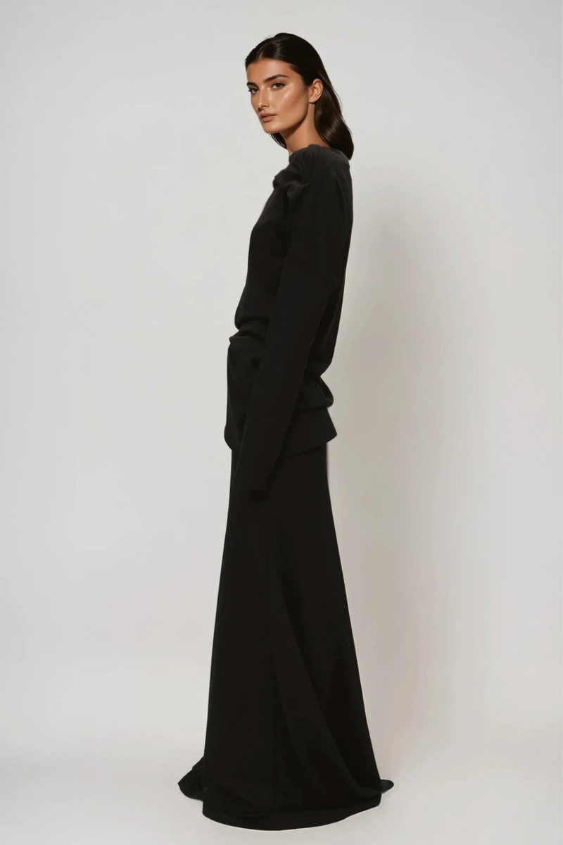 Gracefully Styled Garment for Any Occasion
