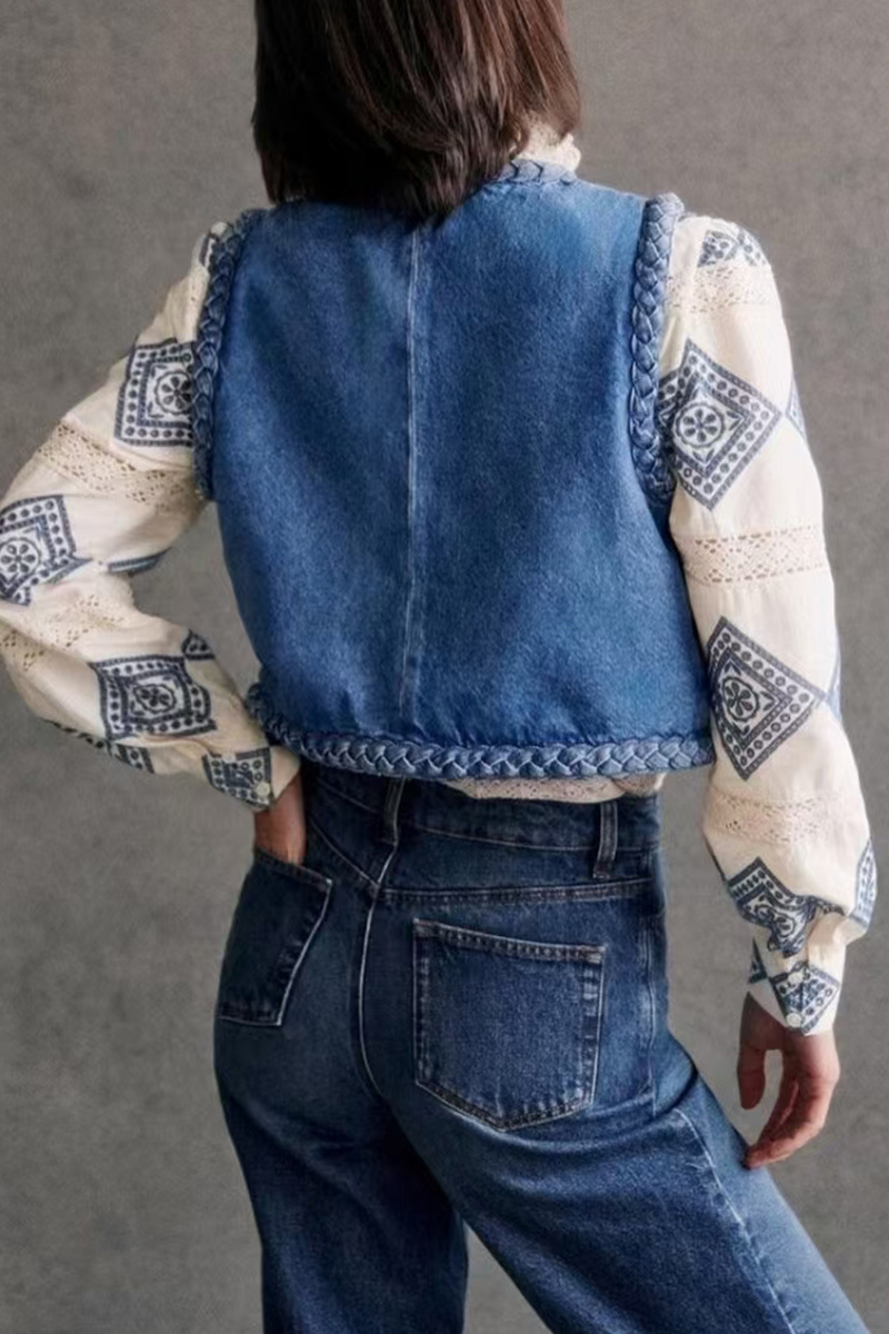 Gracefully Styled Coat for Any Occasion