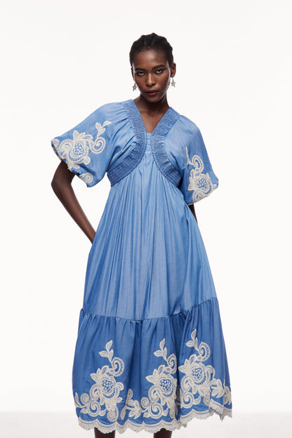 Beautifully Finished Dress in a Timeless Design