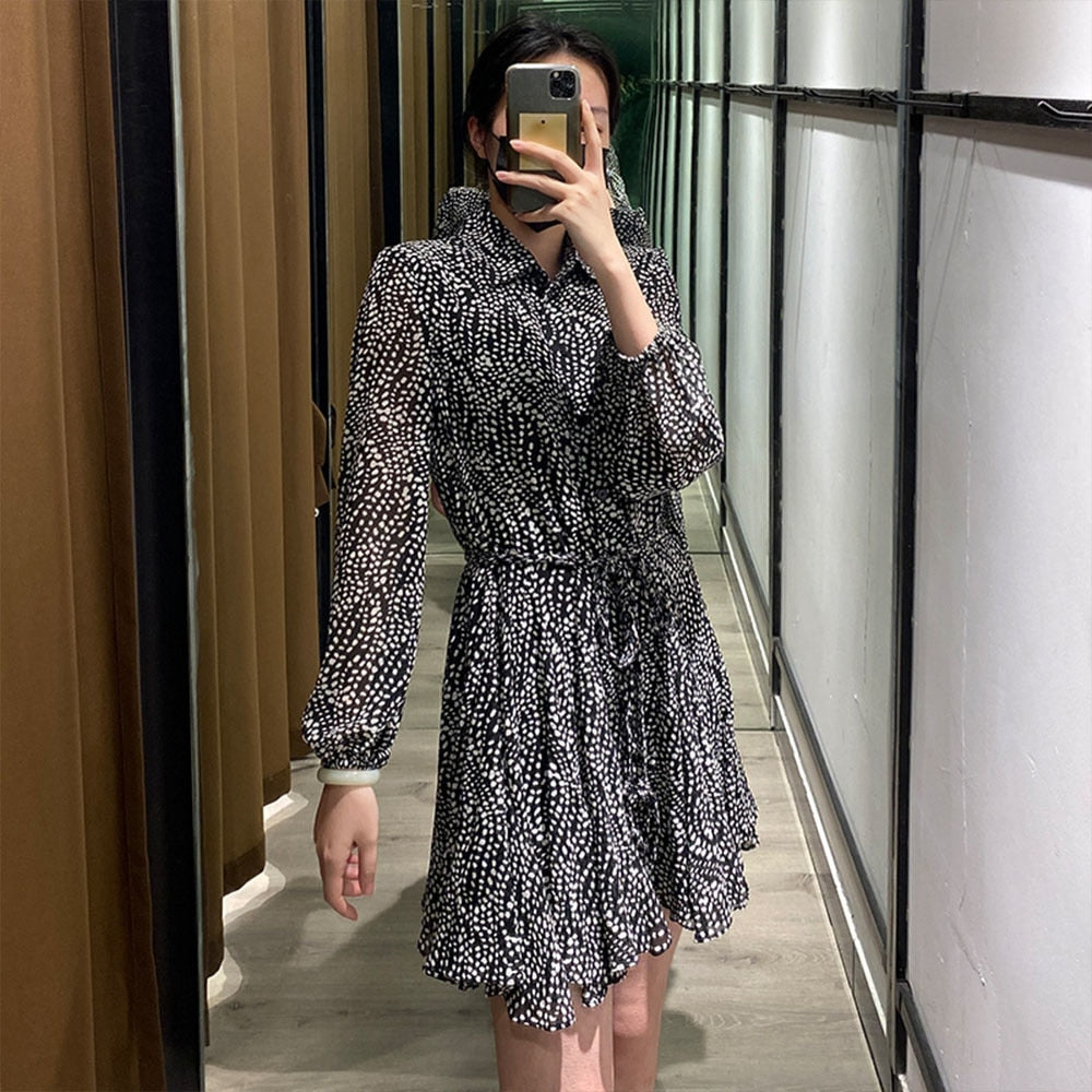Classic Vintage Dress with a Flattering Fit