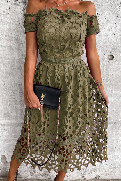 Beautifully Finished Dress in a Timeless Design