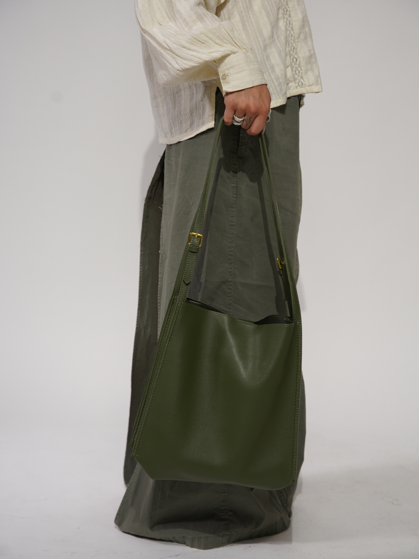 Gracefully Styled Bag for Any Occasion