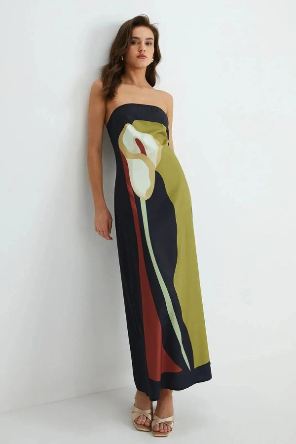 Gracefully Styled Dress for Any Occasion