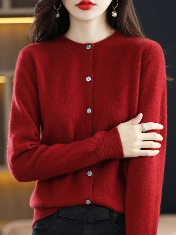 Well Tailored Cardigan with a Graceful Silhouette