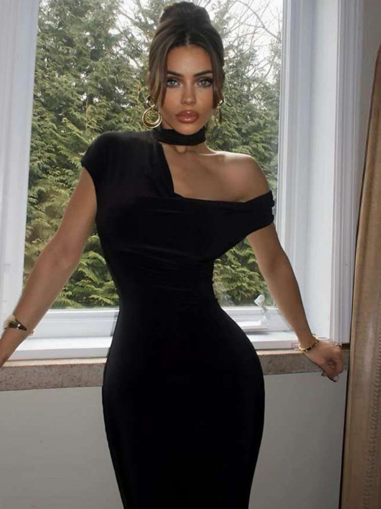 Well Tailored Dress with a Graceful Silhouette