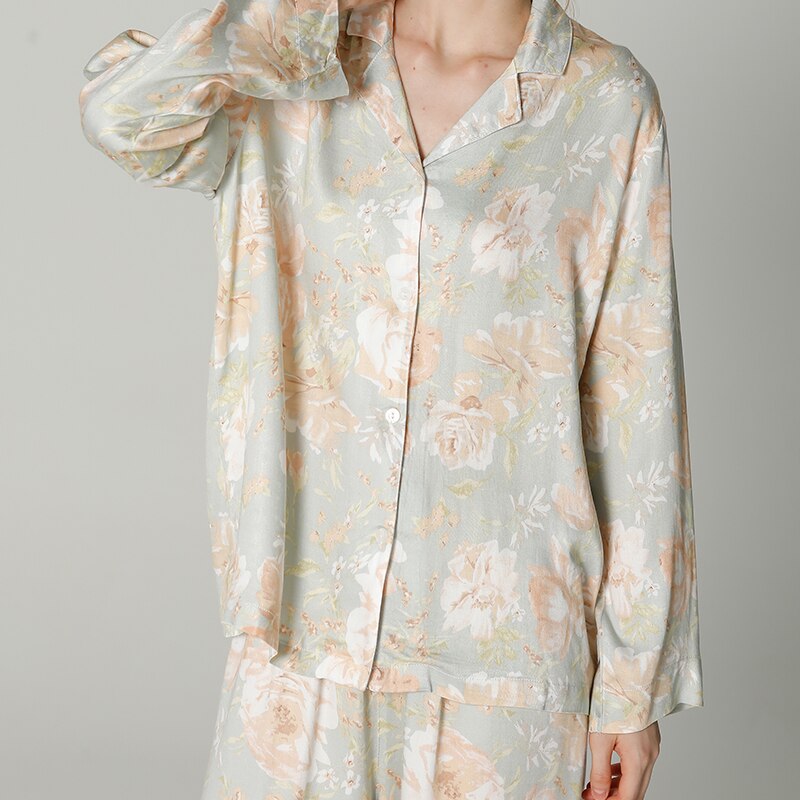 Classic Vintage Cardigan with a Flattering Fit