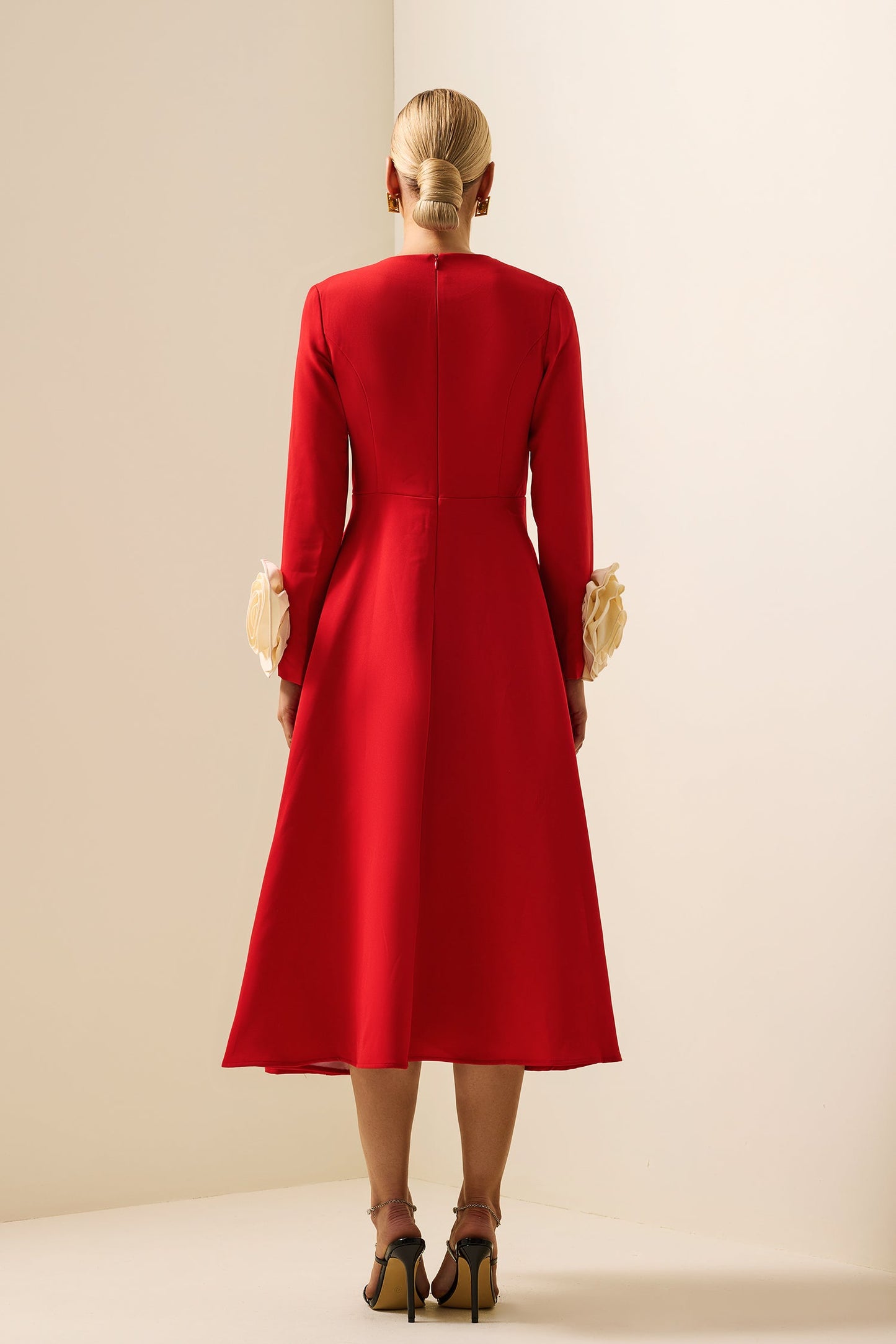 Effortlessly Elegant Dress with a Timeless Design