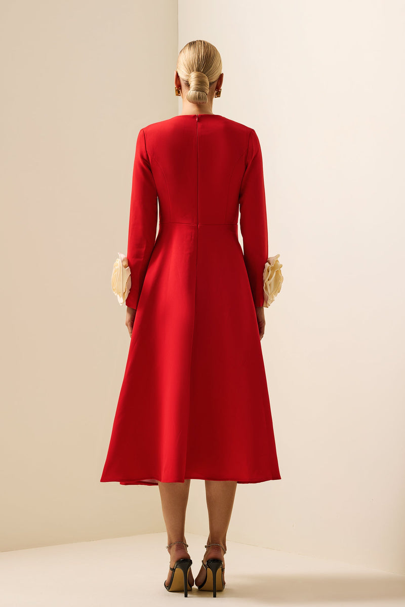 Effortlessly Elegant Dress with a Timeless Design