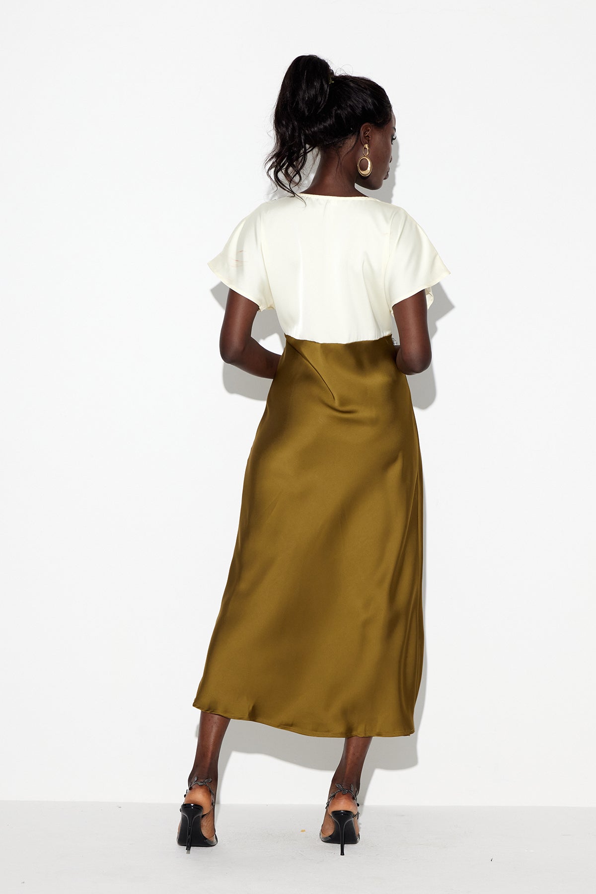 Classic Vintage Dress with a Flattering Fit