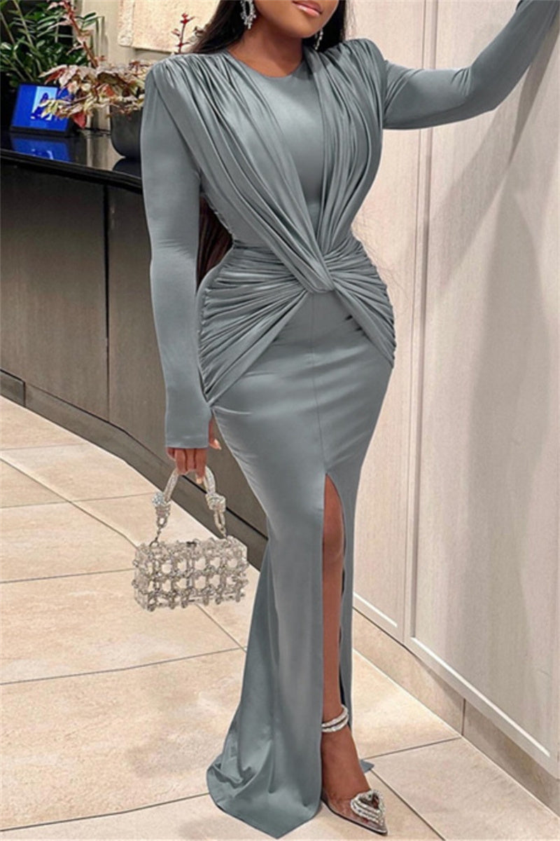 Well Tailored Dress with a Graceful Silhouette