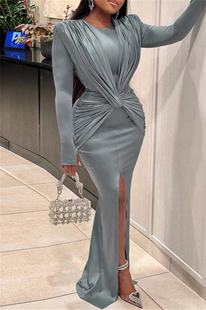 Well Tailored Dress with a Graceful Silhouette
