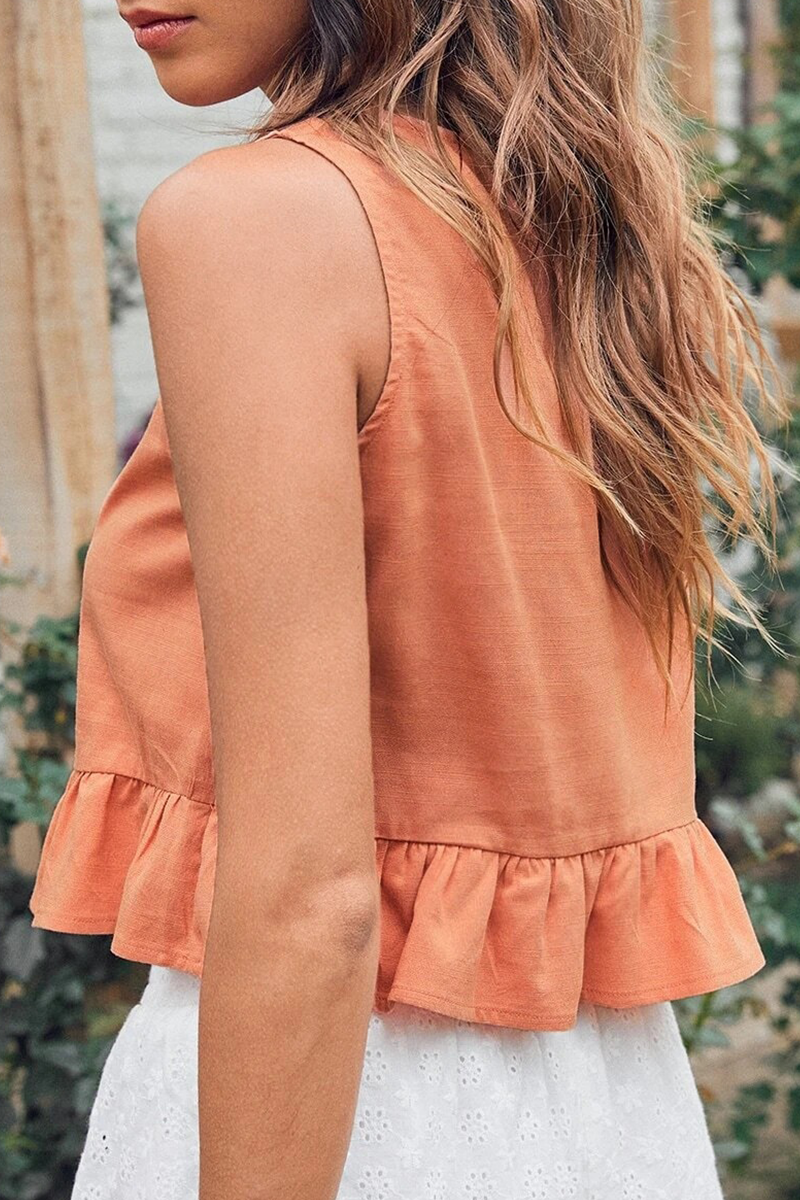 Well Tailored Top with a Graceful Silhouette