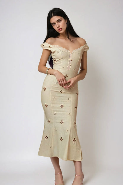 Effortlessly Elegant Dress with a Timeless Design