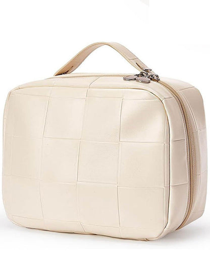 Well Tailored Bag with a Graceful Silhouette