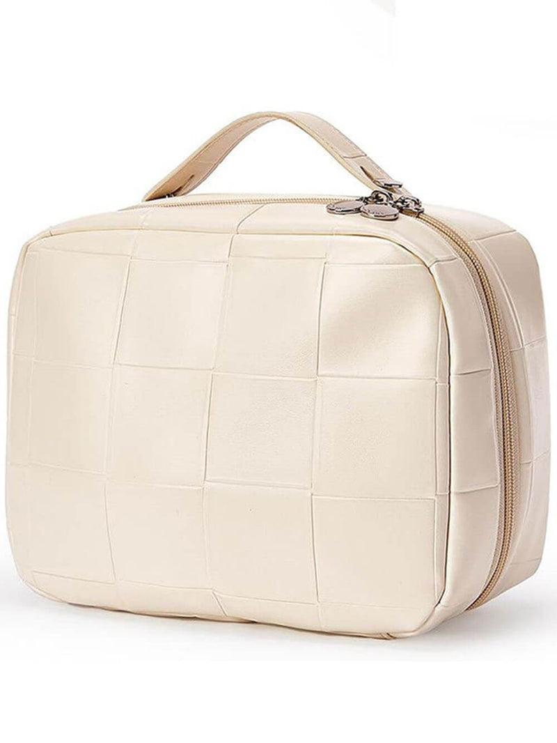 Well Tailored Bag with a Graceful Silhouette