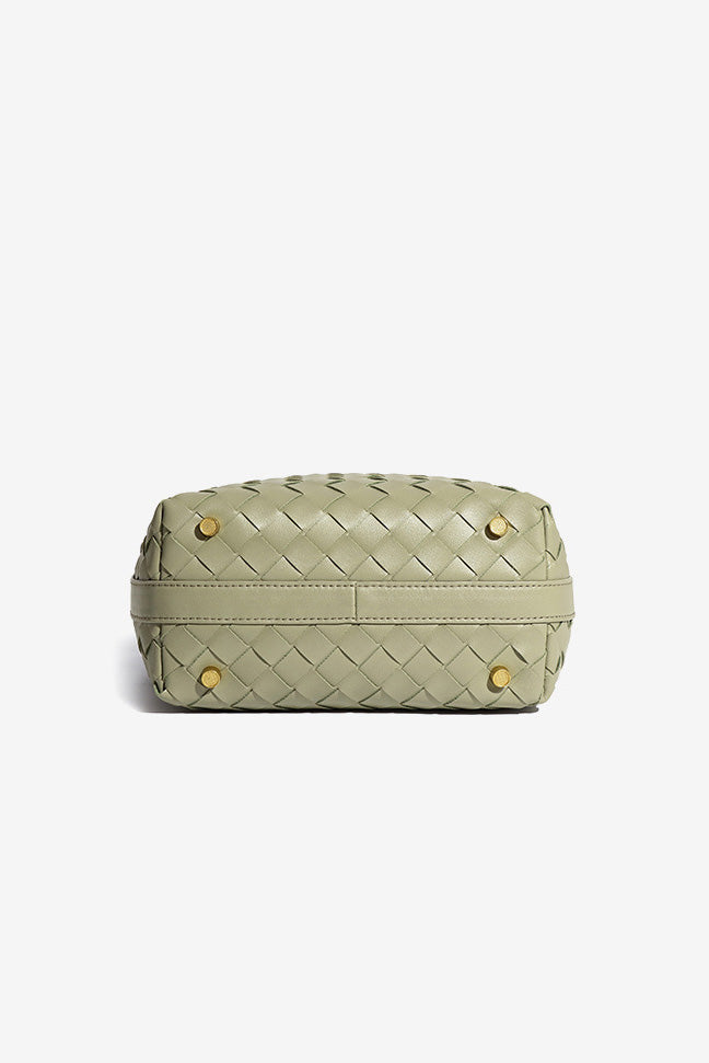 Well Tailored Bag with a Graceful Silhouette