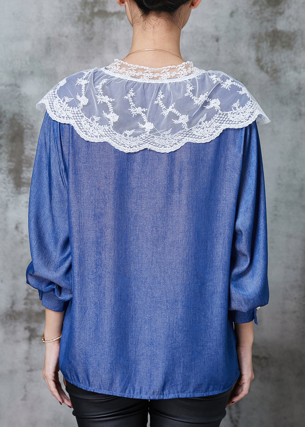 Well Tailored Shirt with a Graceful Silhouette
