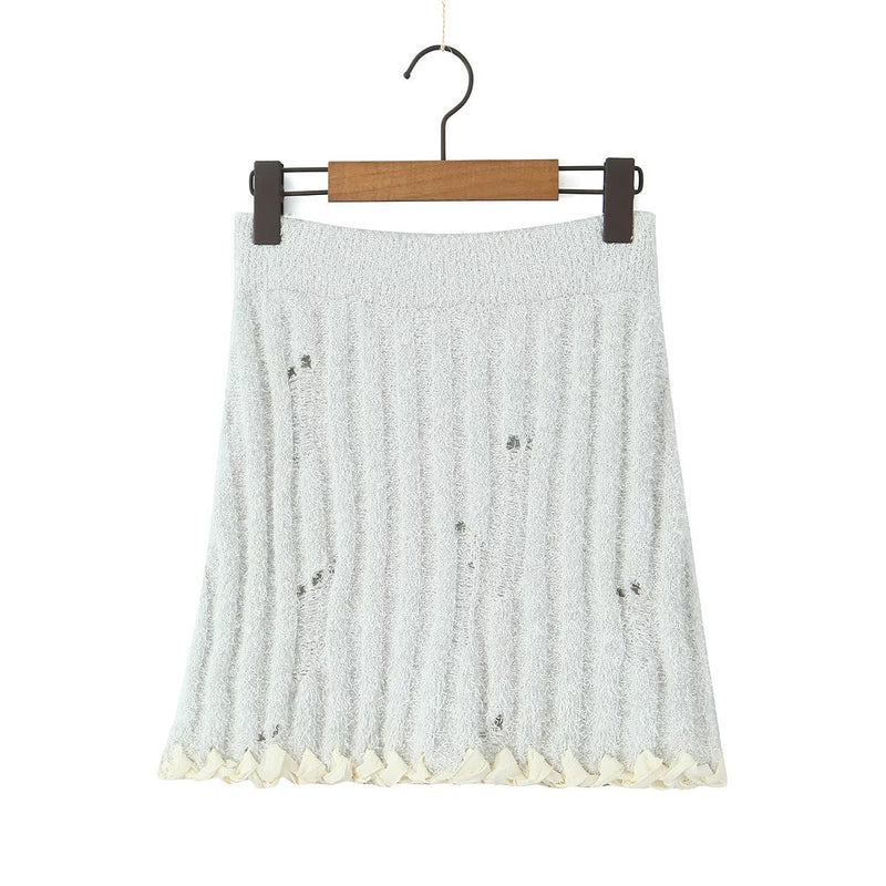 Effortlessly Elegant Sweater with a Timeless Design