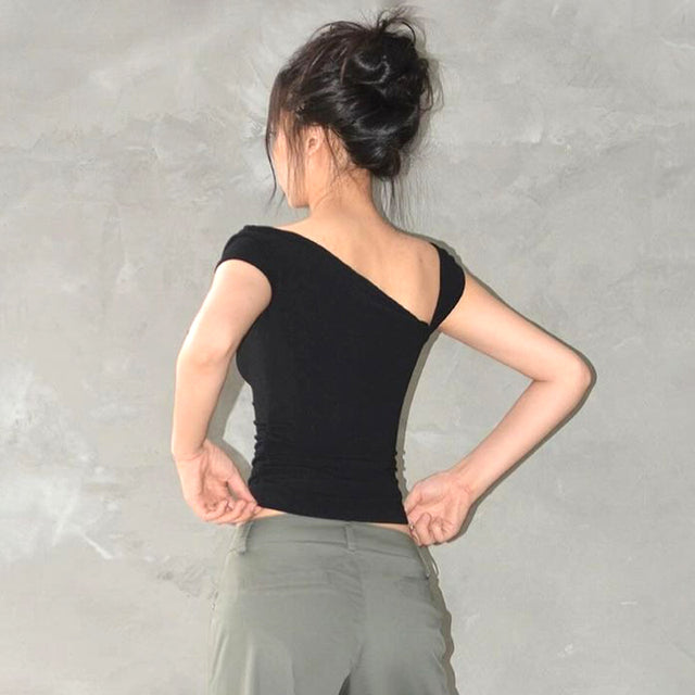 Well Tailored T-Shirt with a Graceful Silhouette